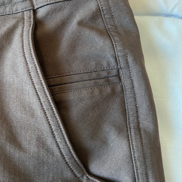 Men’s size 34 lululemon commission shorts - Picture 3 of 8